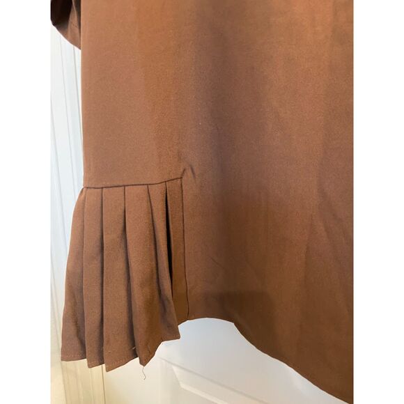 Eloquii Pleated Hem Top Size 20 in Potting Soil* - Picture 4 of 7